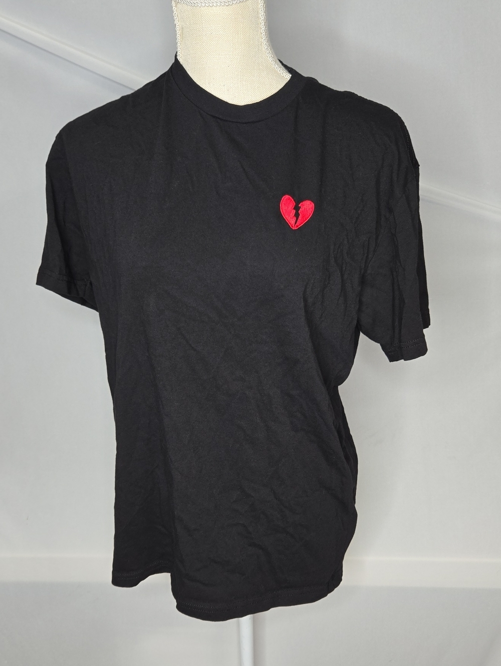 RIOT SOCIETY Broken Heart MensT-Shirt In Black Size Large 100% Cotton